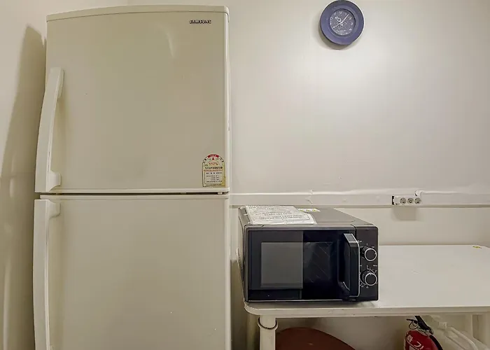Apartment 51near Gimpo Airport, 15 Minutes To Hongdae, 5-minute Walk To The Subway, Guesthouse, Shared Bathroom, Solo Travel *