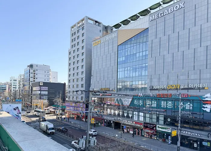 Apartment 51near Gimpo Airport, 15 Minutes To Hongdae, 5-minute Walk To The Subway, Guesthouse, Shared Bathroom, Solo Travel