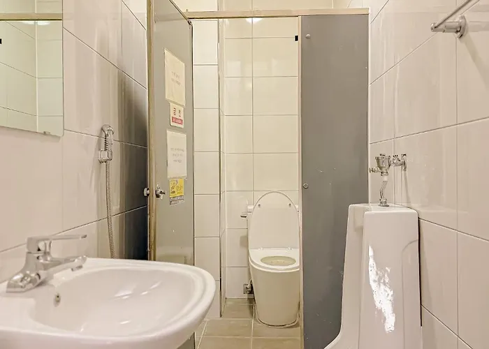 51near Gimpo Airport, 15 Minutes To Hongdae, 5-minute Walk To The Subway, Guesthouse, Shared Bathroom, Solo Travel *