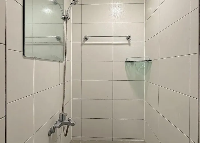 Apartment 51near Gimpo Airport, 15 Minutes To Hongdae, 5-minute Walk To The Subway, Guesthouse, Shared Bathroom, Solo Travel *